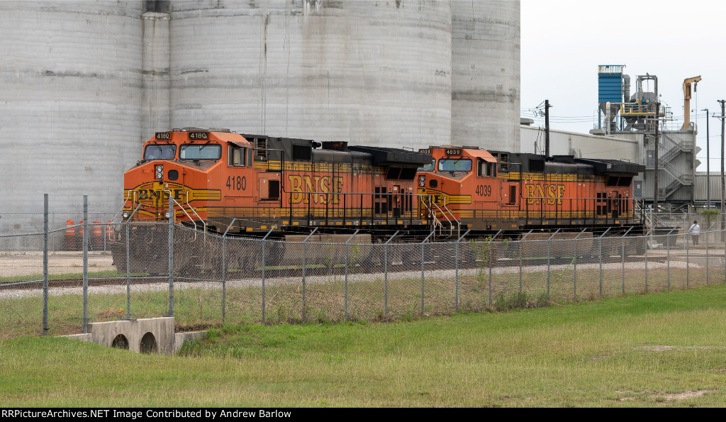 BNSF Dash 9s at the Port